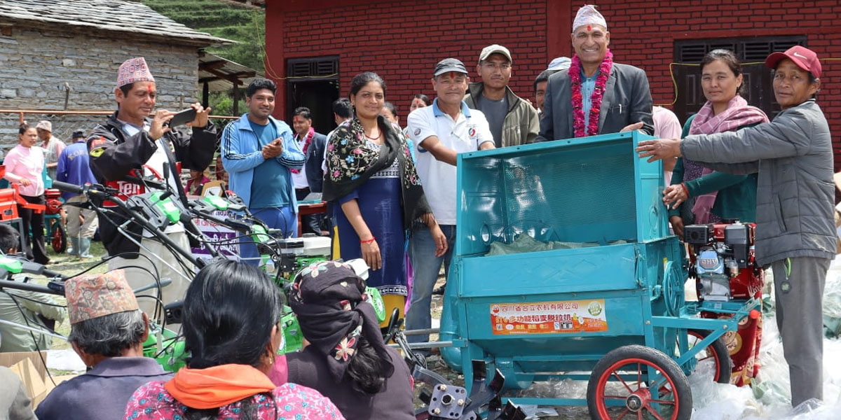 म्याग्दीको झिँका कृषकलाई औजार वितरण