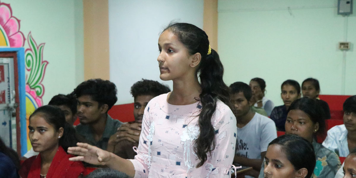 विद्यार्थीको गुनासो- शिक्षकको अनुपस्थिति र प्रशासनको लापरवाहीले विद्यालय विद्यालयजस्तो छैन