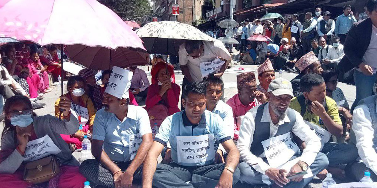 सर्वोच्चको आदेशपछि पनि बेवास्ता, विद्यालय कर्मचारीको आन्दोलन सशक्त बन्दै