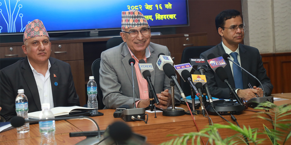 बजेट कार्यान्वयन आजैदेखि सुरु हुन्छ : अर्थमन्त्री पौडेल