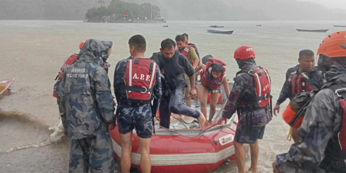 डुंगा पल्टिएर फेवातालमा फसेका सात जनाको सकुशल उद्धार