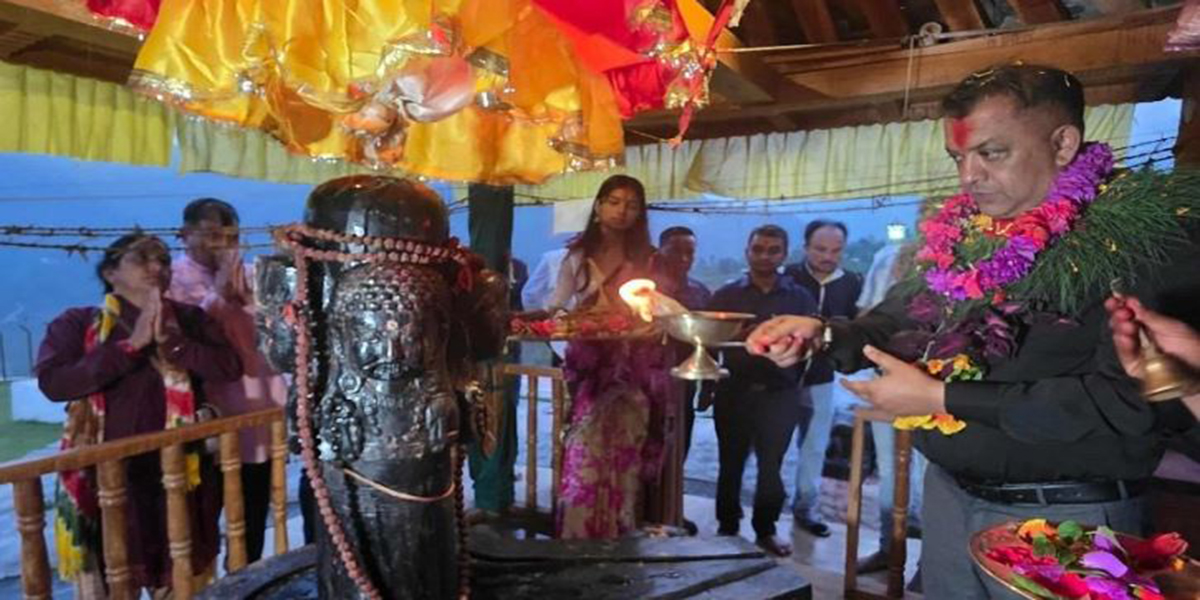 गगन थापा स्याङ्जामा, नेपालकै पहिलो नवग्रह मन्दिरको दर्शन गरे