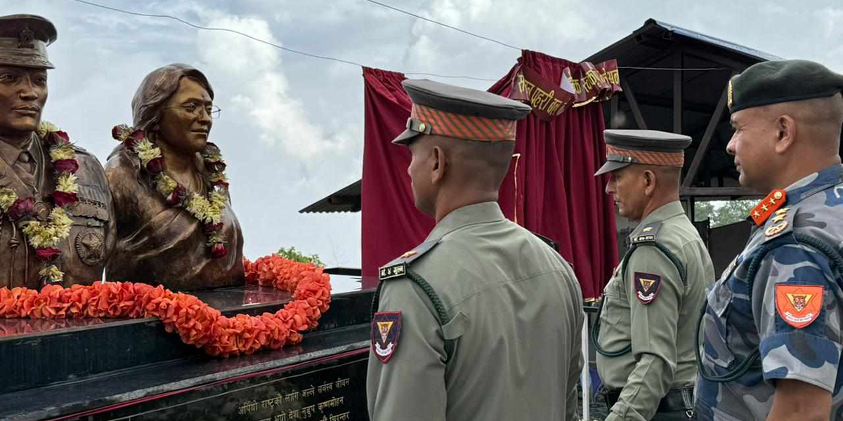 सशस्त्र प्रहरी बलका संस्थापक महानिरीक्षक श्रेष्ठ दम्पतीको सालिक अनावरण