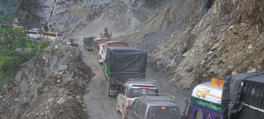 अझै बनेन नारायणगढ-मुग्लिन सडक खण्डको २६ किलोमा भासिएको सडक