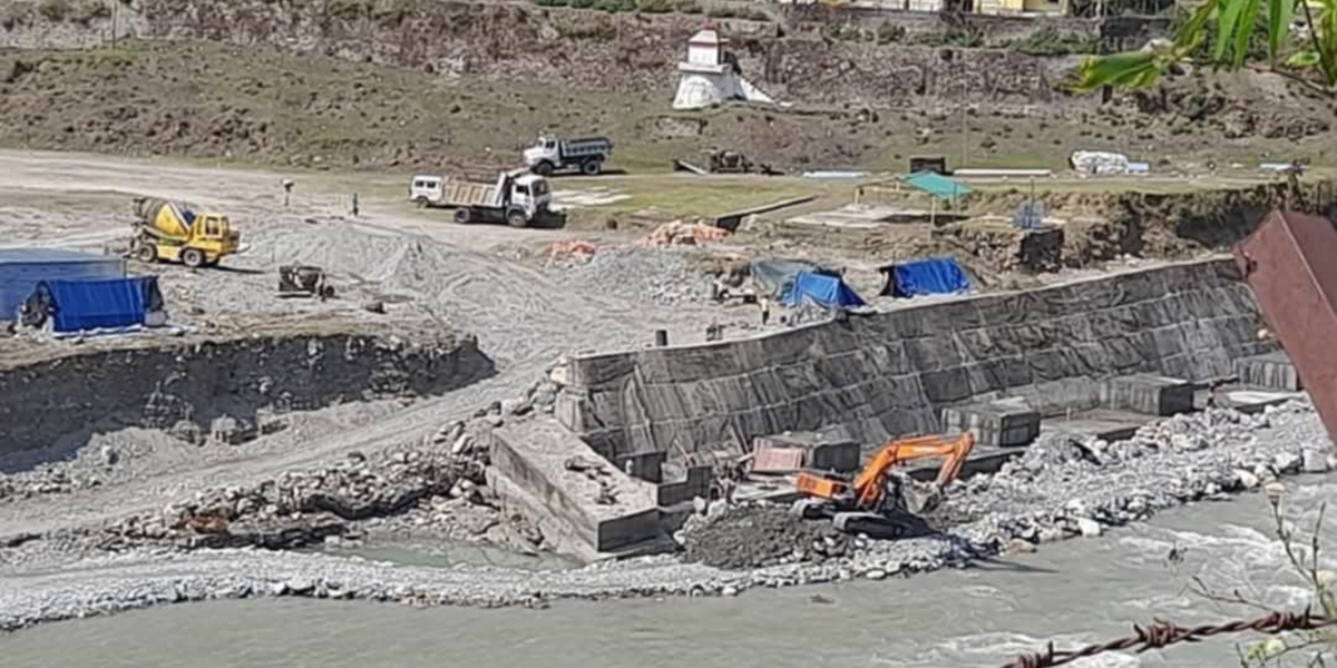 तटबन्ध निर्माण रोक्न प्रजिअलाई ज्ञापनपत्र, अविलम्ब कूटनीतिक पहल गर्न माग