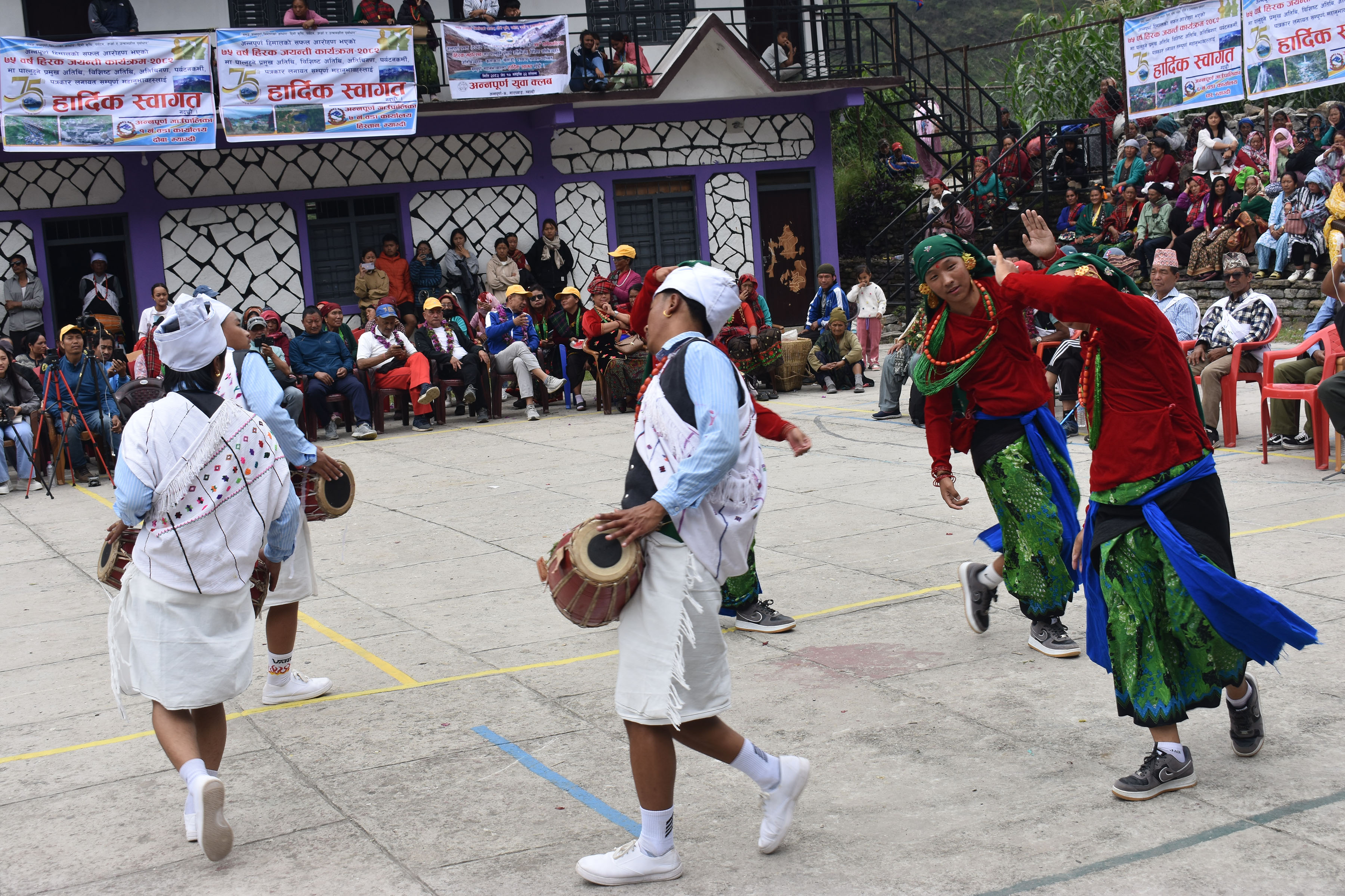 मगर समुदायको पुर्ख्यौली नृत्य (तस्बिर)