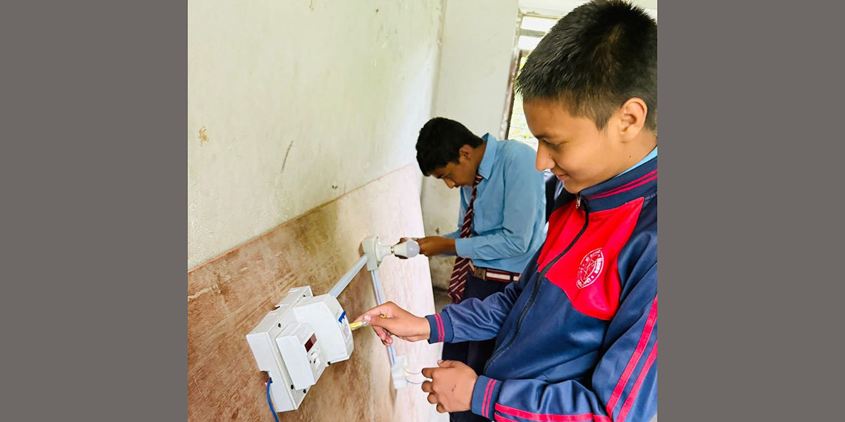 विद्यार्थीलाई ‘हाउस वायरिङ’ तालिम