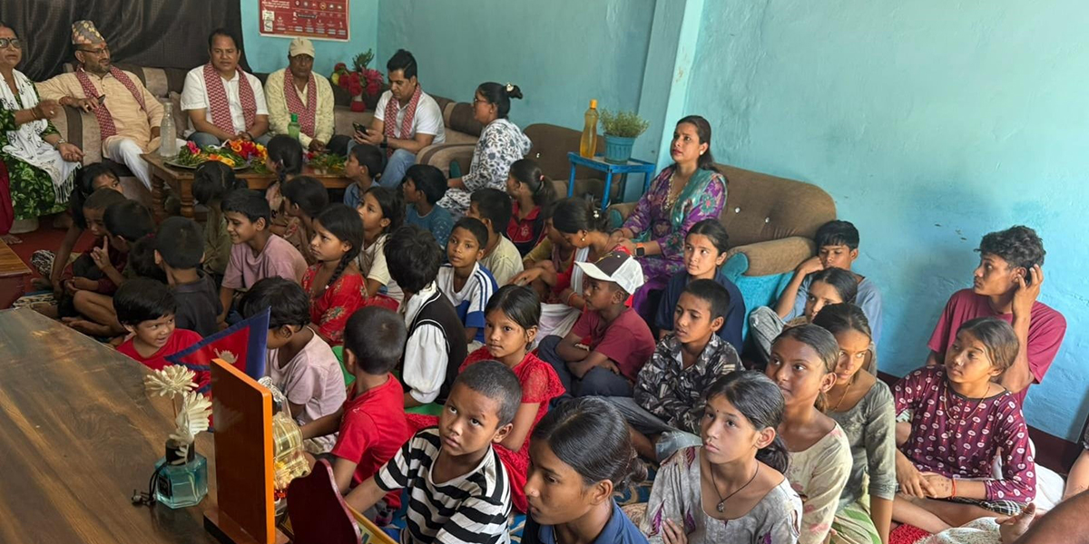 नेता आनन्द विष्टले बेसहारा महिला र अनाथ बालबालिकाको साथमा मनाए जन्मदिन