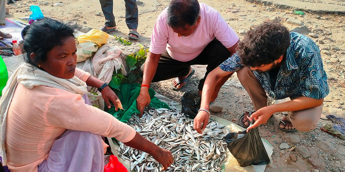 माछा मारेर महिनामा ३० हजार कमाउँछिन् इन्दु