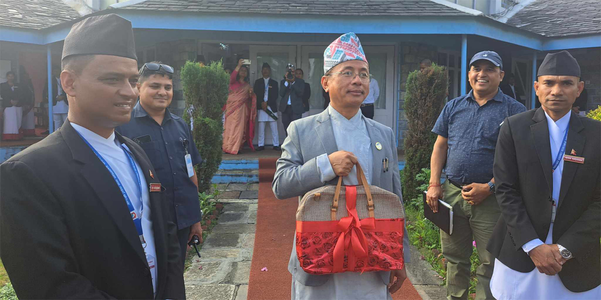 गण्डकीको बजेट ब्रिफकेस छाडेर कपडाको झोलामा