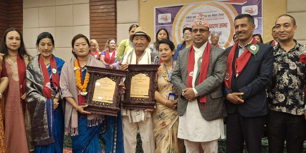 तुलाचन र गुरुङलाई हुतराज श्रेष्ठ स्मृति पर्यटन पुरस्कार