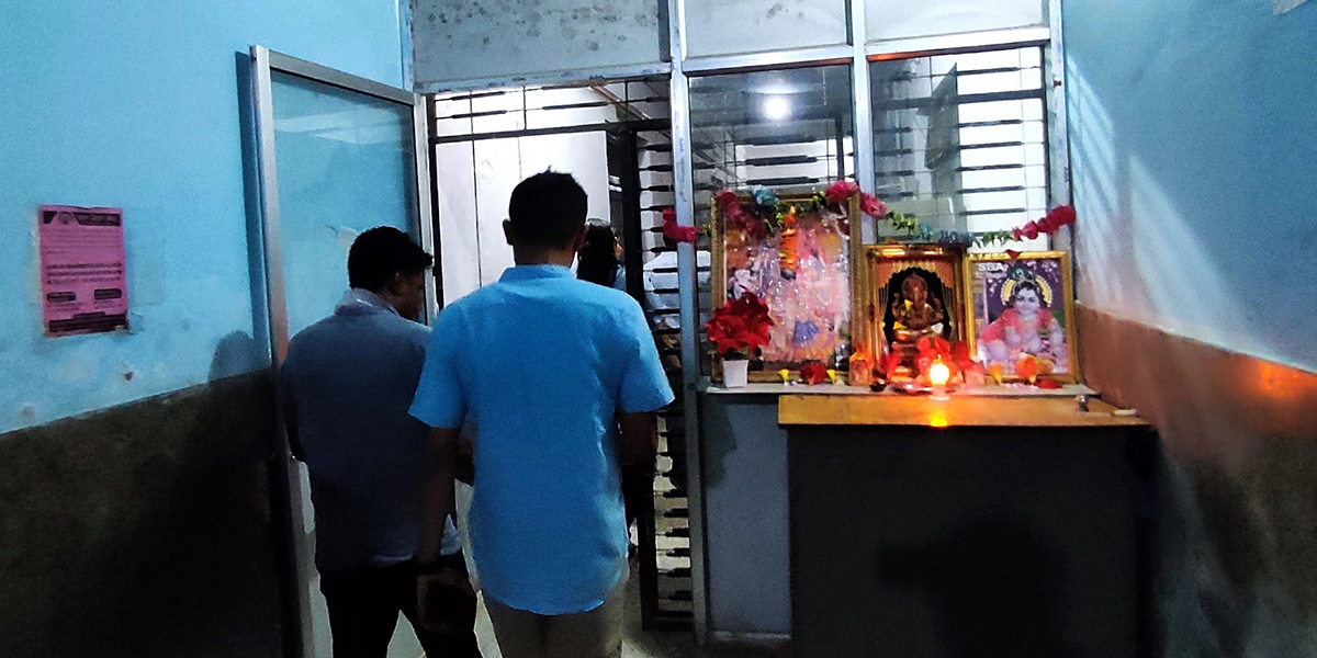 चिकित्सकले ‘लाइट’ बालेर ‘आईसीयू’ र ‘सीसीयू’ कक्षका बिरामी जोगाए