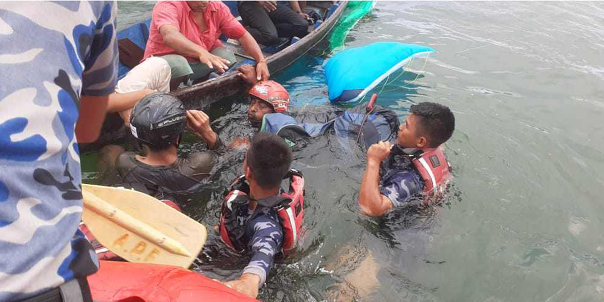 फेवातालमा खसे प्याराग्लाइडर, चार जनाको सकुशल उद्धार