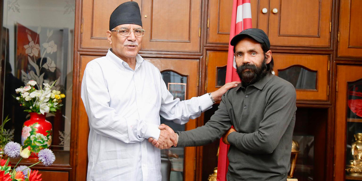 नवराज बोहोराले भेटे प्रचण्ड