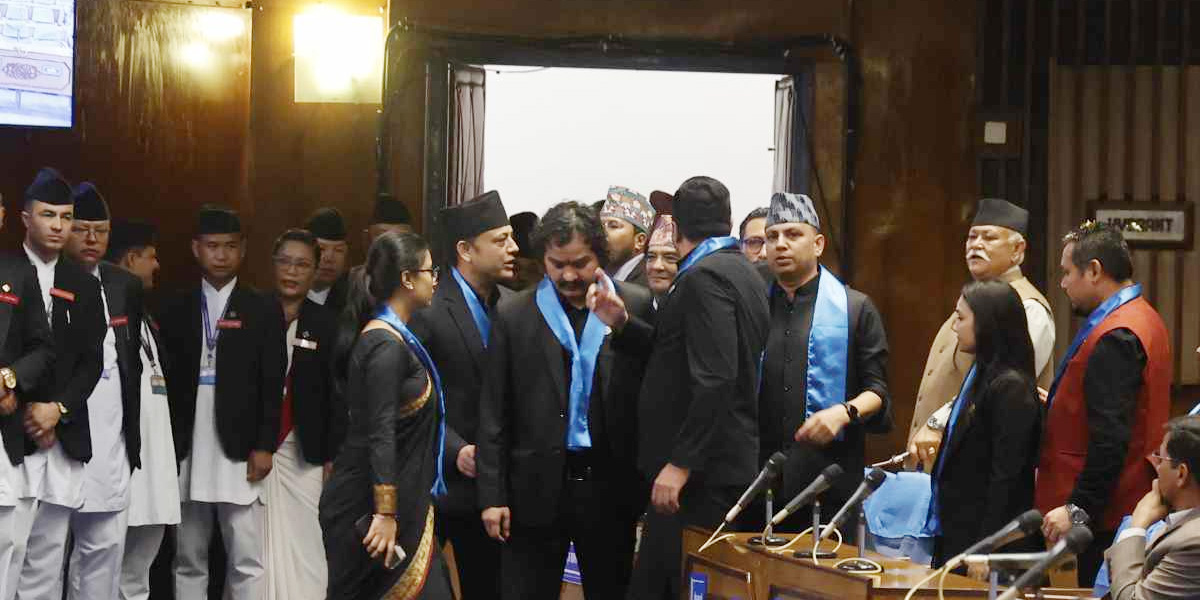 राप्रपा र रास्वपा सांसदले गरे संसद् बैठक बहिष्कार