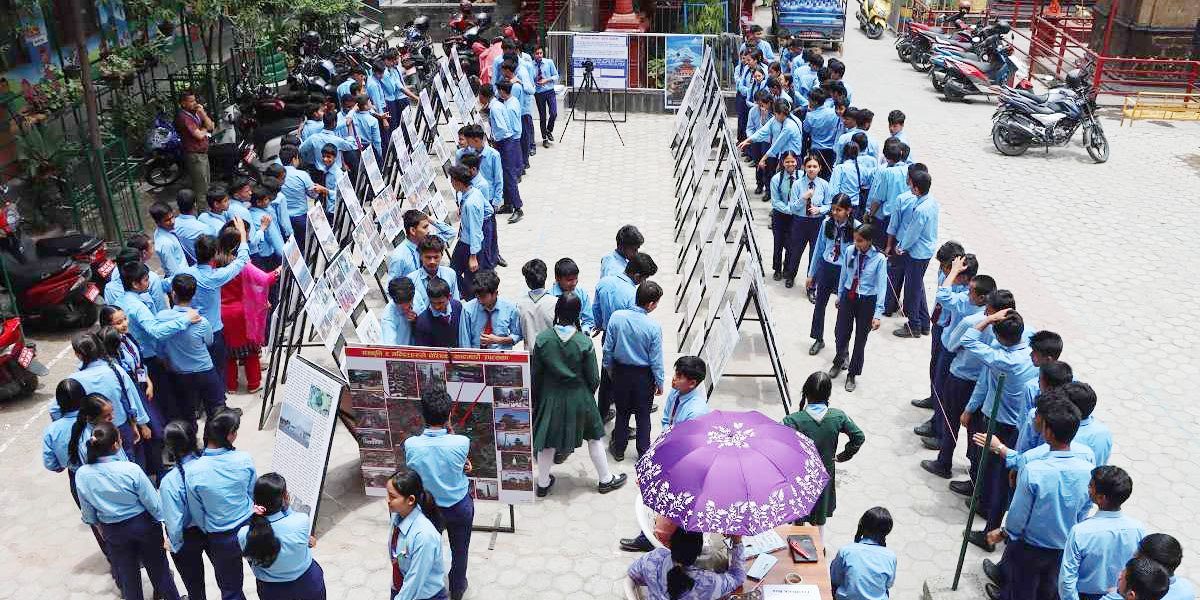 विद्यार्थीलाई समाज परिवर्तन बुझाउन विद्यालय विद्यालयमा तस्बिर प्रदर्शनी