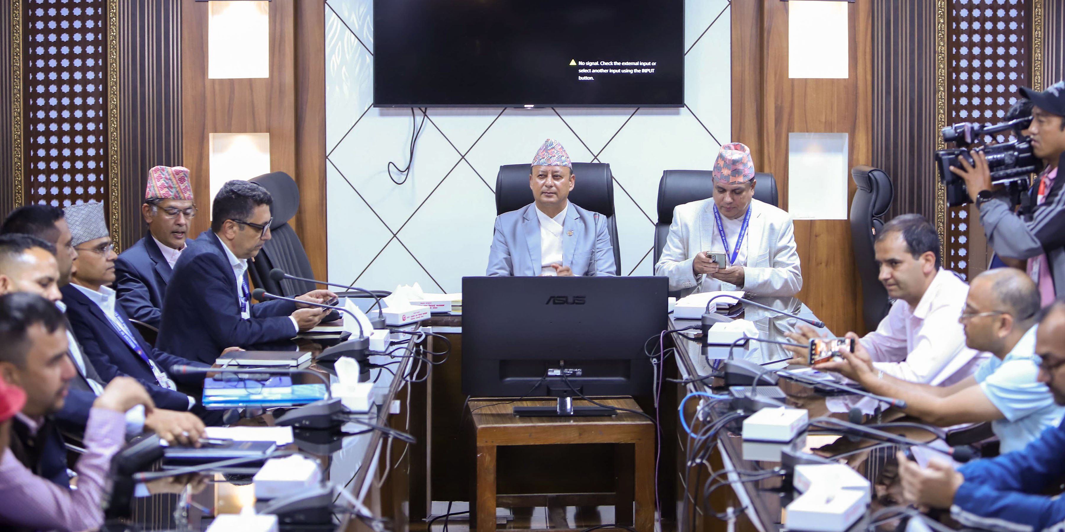 विद्युत् बिक्रीबाट मासिक २५ करोड आम्दानी : ऊर्जामन्त्री खड्का