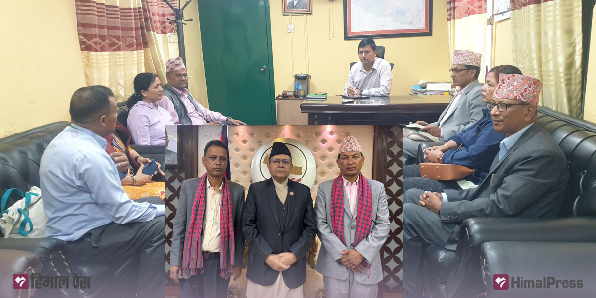 शिक्षा विधेयक अड्किएपछि शिक्षकहरू नेताको घरदैलोमा