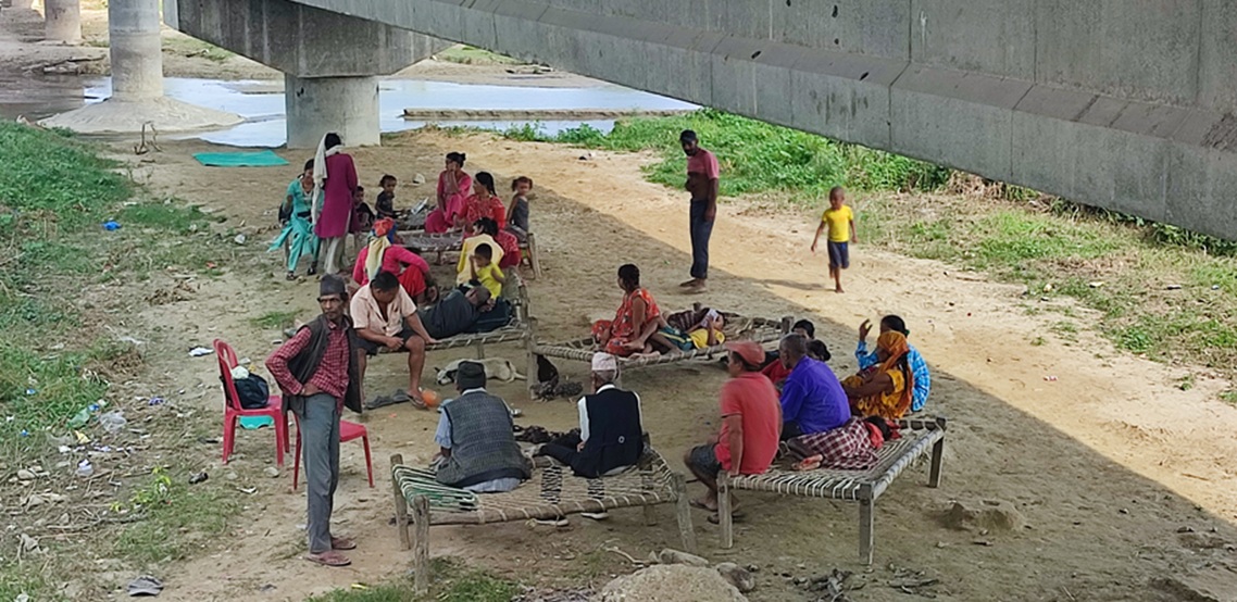 २० वर्षदेखि राजमार्गको पुलमुनि बास