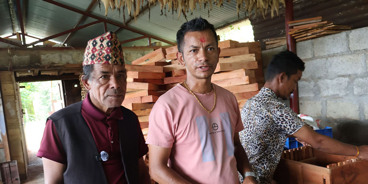 ‘मौरीबाजे’ डिलबहादुरको करोडौं लगानीमा मौरीपालन उद्योग