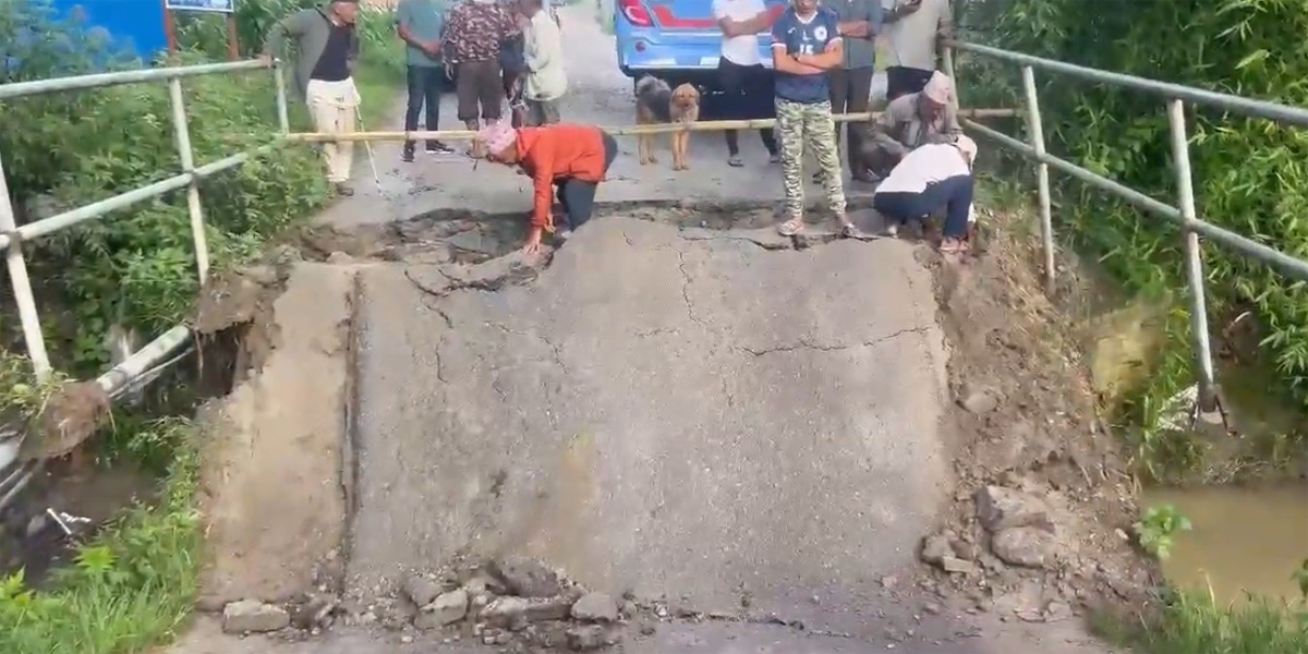 पुल भाँचिएपछि यातायात अवरूद्ध