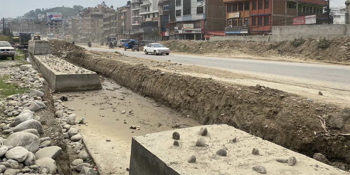 धुलिखेल–साँगा सडकखण्ड निर्माण रोकियो, समयमै काम सकिने सम्भावना न्यून