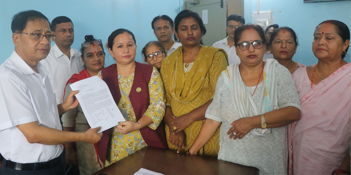ग्रामीण लघुवित्तका संस्थापक शेयरधनी महिला साधारणसभाको निर्णयको विरोधमा