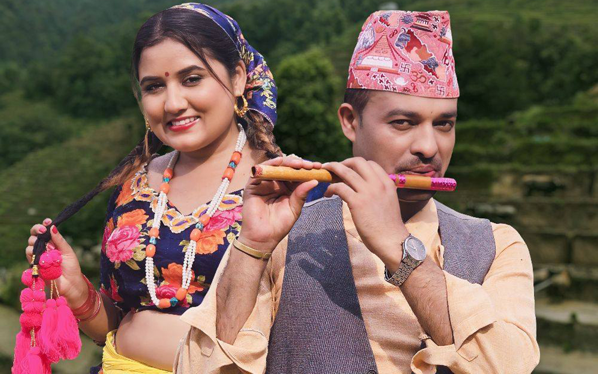 घाँसे जुहारी ‘जान्न असार उम्केर’ मा राजेश र सरूकाे प्रेम