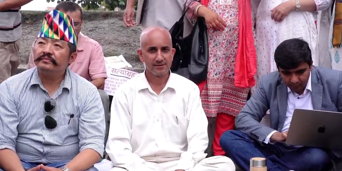 मझुवागढी नगरपालिकाका प्रमुख आमरण अनसनमा
