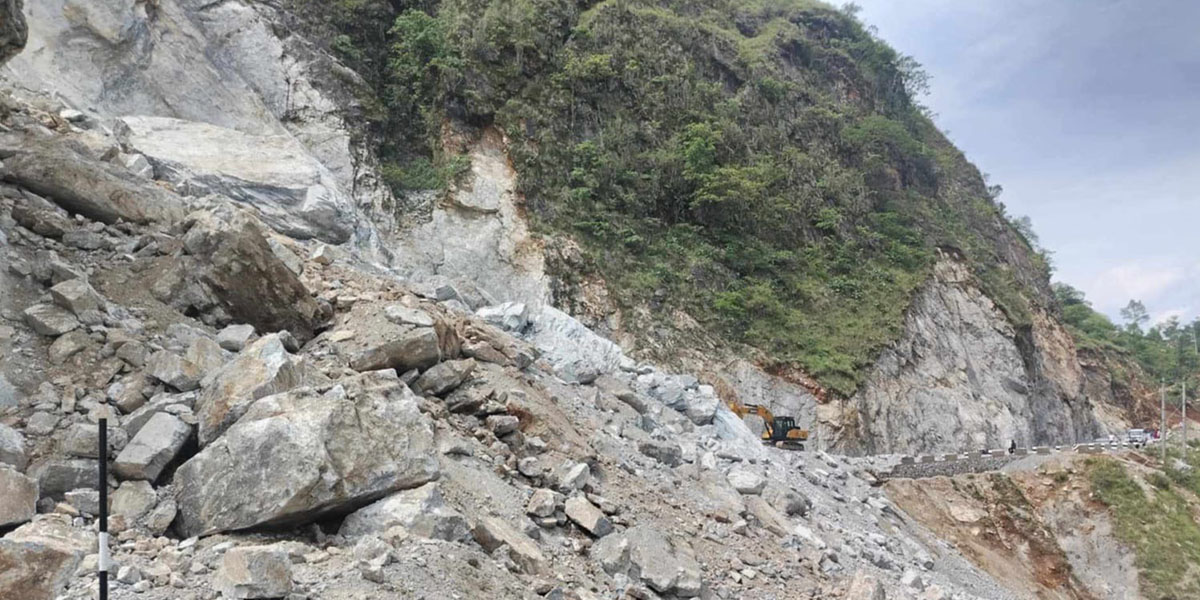 कालीगण्डकी सडक पूर्ण अवरुद्ध, पहिरो पन्छाइँदै