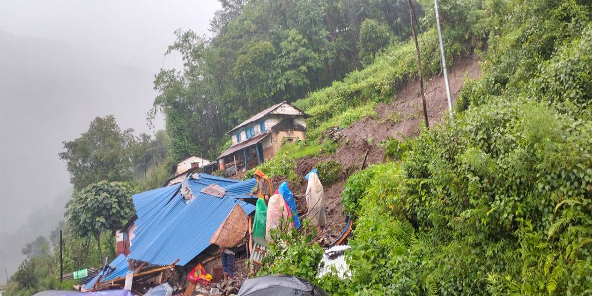 पर्वतको लाङ्दीमा पहिरोमा पुरिएका श्रीमान् मृत फेला, श्रीमतीको खोजी जारी