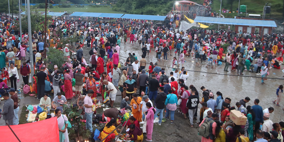 भाद्रकृष्ण औँसी : पितृप्रति श्रद्धा प्रकट गर्न बिहानैदेखि गोकर्णेश्वरमा हजारौँ भक्तजन