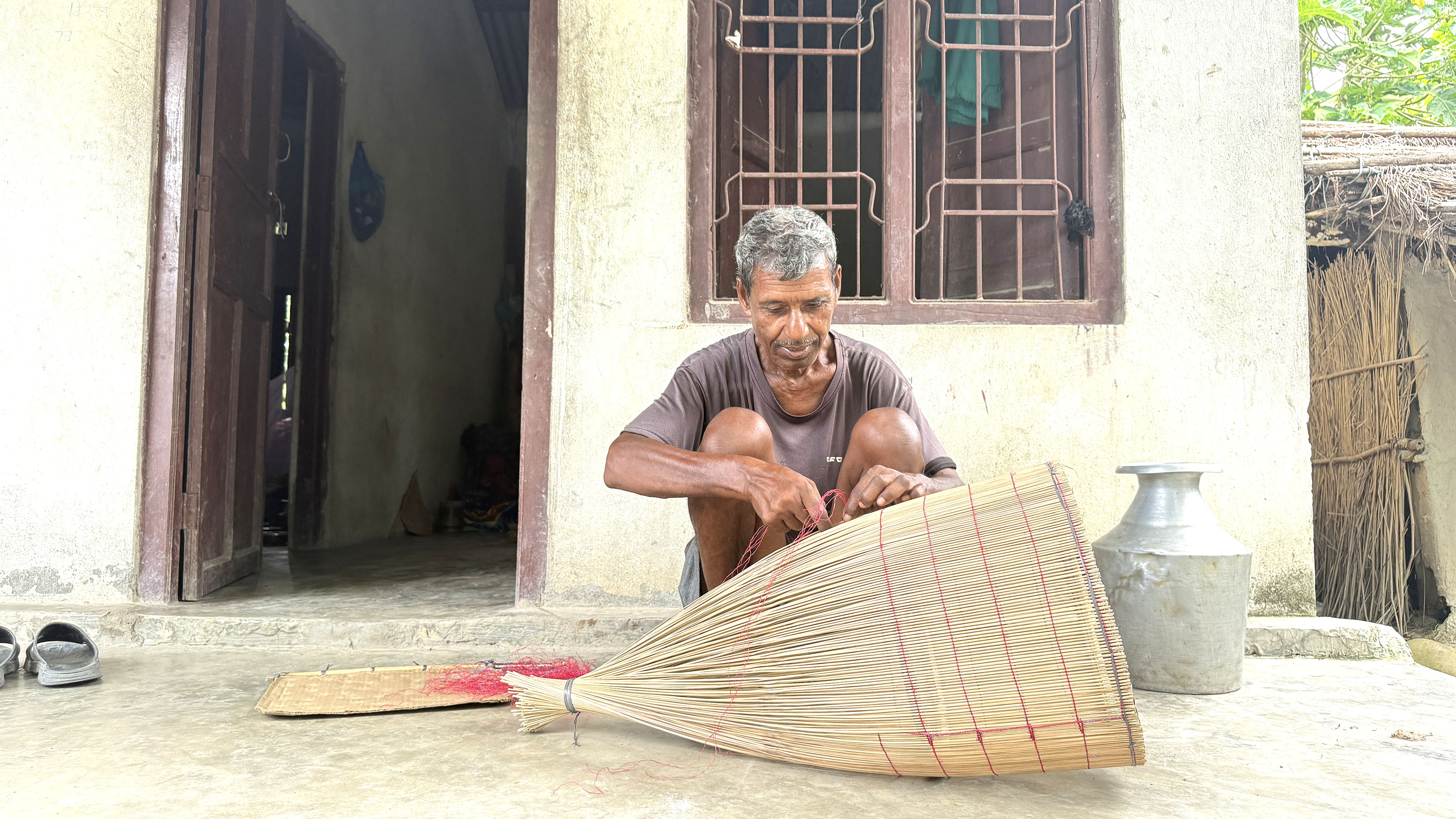 पौरखी हातहरू