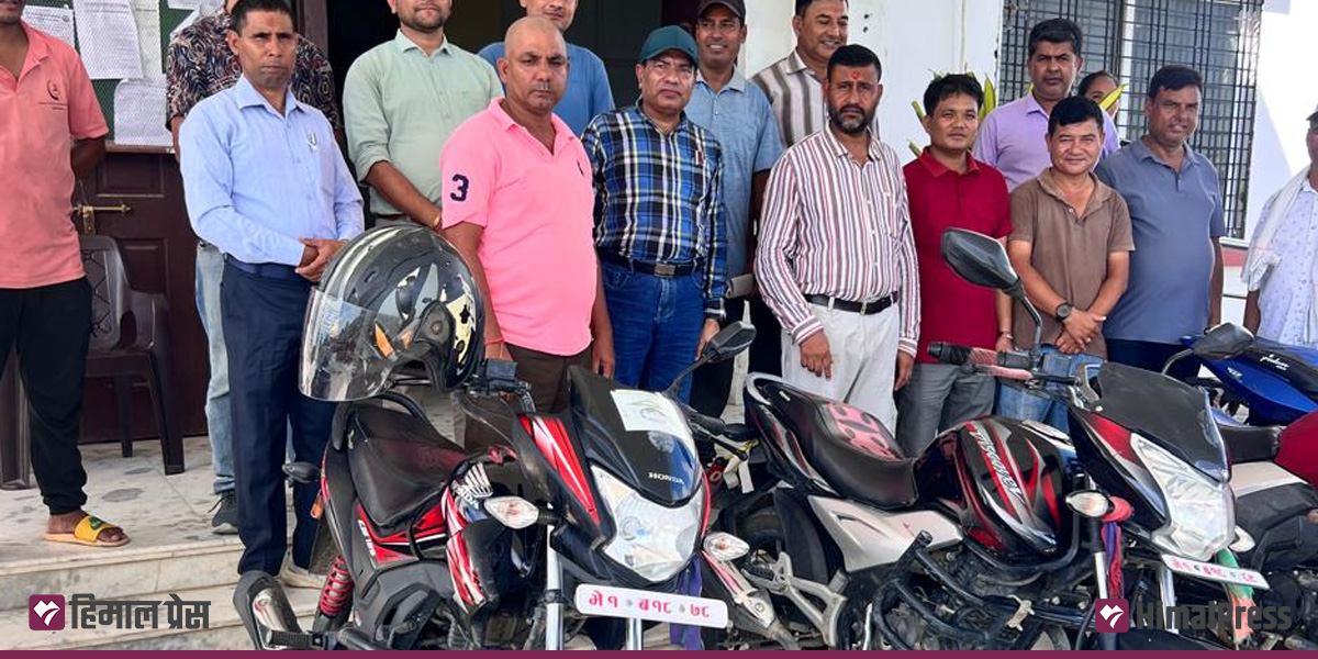शैक्षिक गुणस्तर सुधारका लागि मनोबल उच्च बनाउन प्रधानाध्यापकलाई मोटरसाइकल