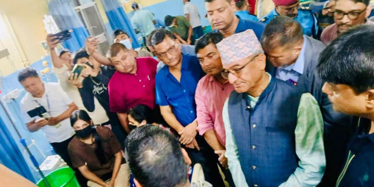 वीरगन्ज पुगेर गृहमन्त्रीले लिए हैजा संक्रमणमा उपचाररत बिरामीको अवस्थाको जानकारी
