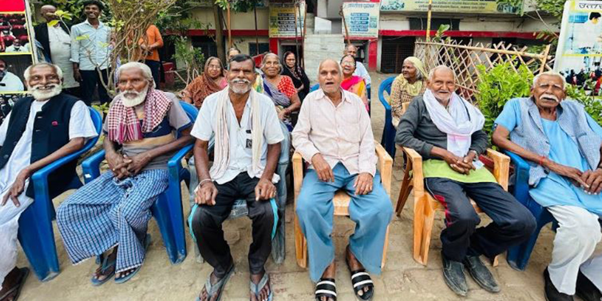 कसले सम्झन्छ आश्रामका ‘बा’हरूलाई