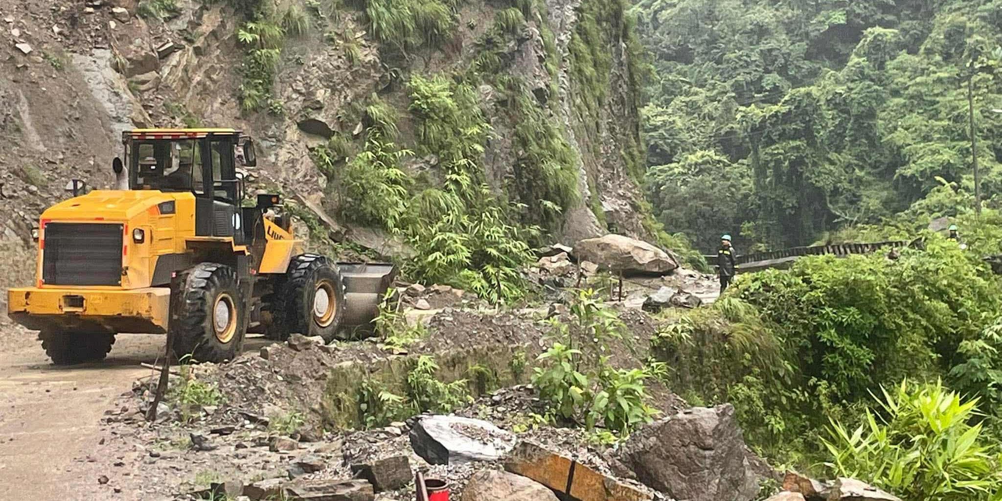 करिब २२ घण्टापछि खुल्याे बुटवल-पाल्पा सडक