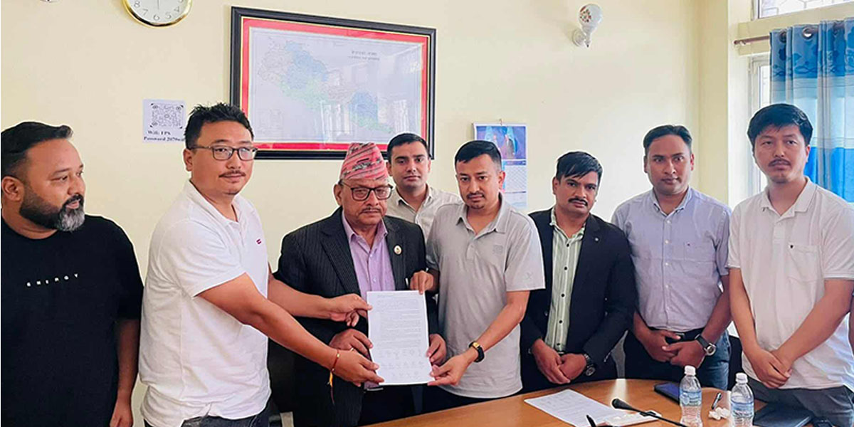 शतप्रतिशत खुला प्रतिस्पर्धाबाट शिक्षक नियुक्ति व्यवस्था माग गर्दै १६ विद्यार्थी संगठनहरूले बुझाए समिति सभापतिलाई ज्ञापनपत्र