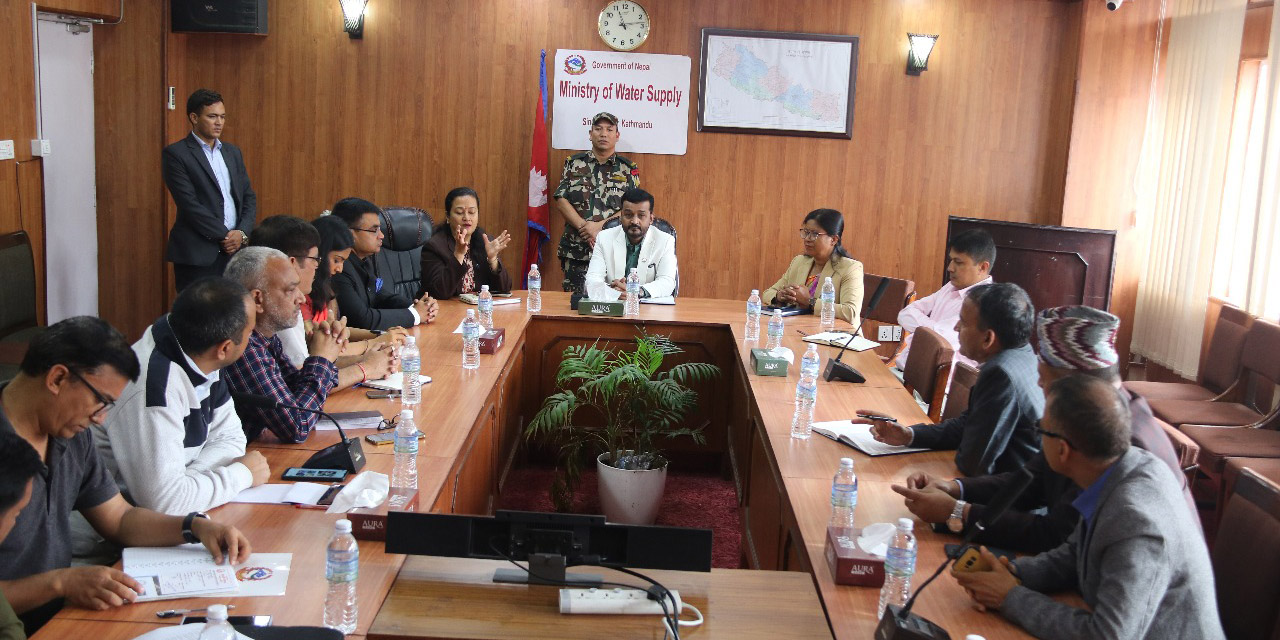 खानेपानीमन्त्री र भारत सरकारका विज्ञ टोलीबीच छलफल