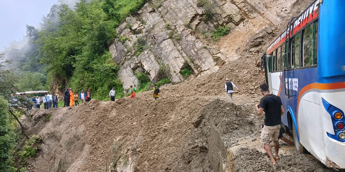 पहिरोले अवरुद्ध महाकाली राजमार्ग सञ्चालनमा