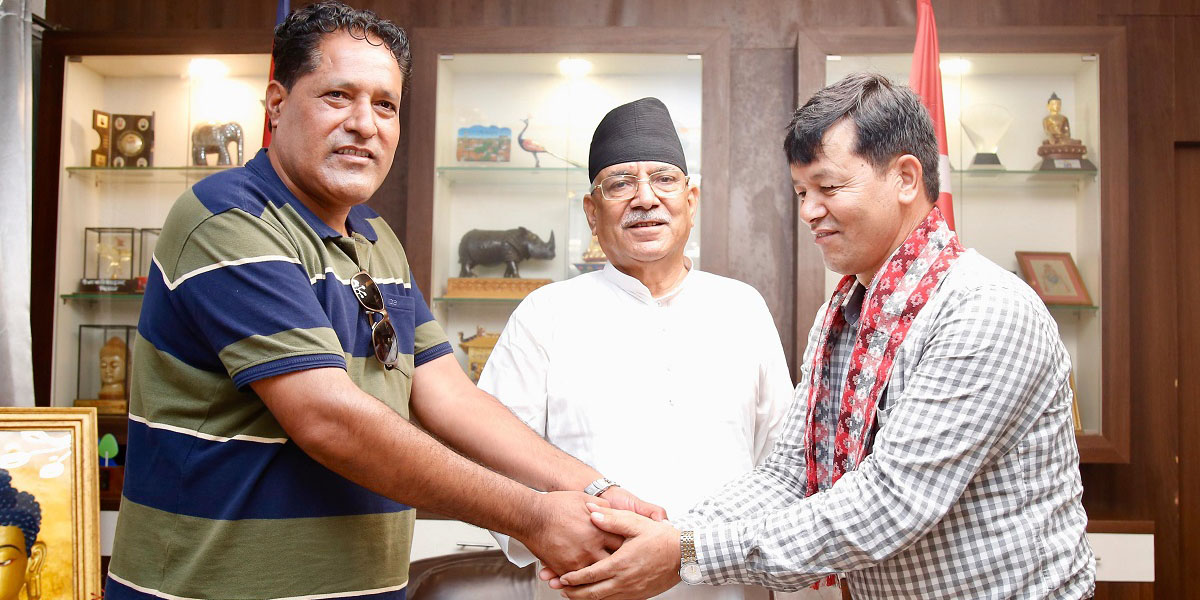 माओवादीमै फर्किए एमाले नेता दीपेन्द्र कुँवर