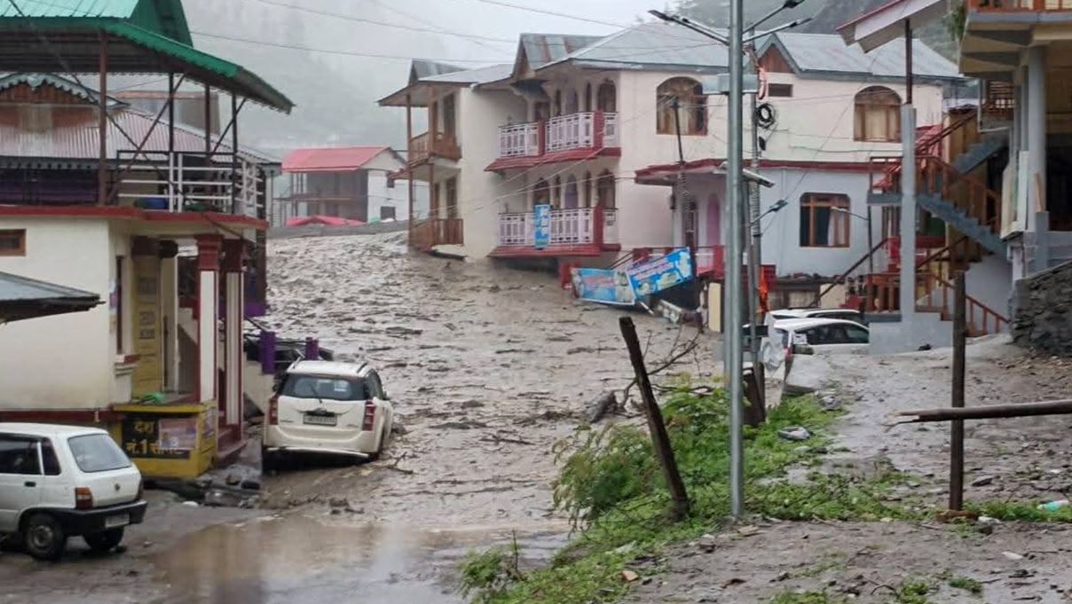 उत्तराखण्डमा आरीघोप्टे वर्षाले ठूलो क्षति, नेपालमा यस्तो वर्षाको सम्भावना कति?