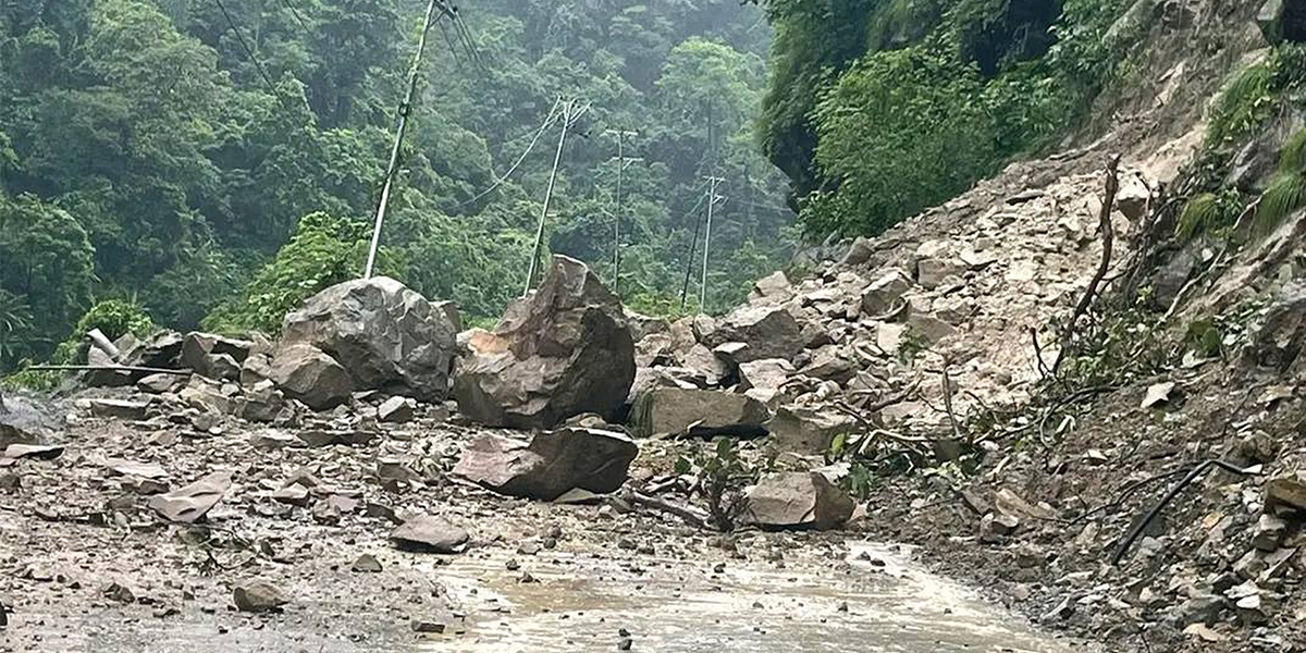 गुल्मी र पाल्पामा पहिरोले सडक अवरुद्ध