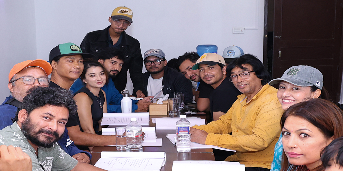 वर्कसपमा व्यस्त ‘परालको आगो’ टिम