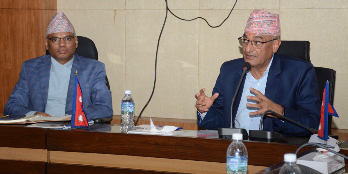 आमनागरिकलाई सुविधा हुने गरी काम गर्न मातहतका कर्मचारीलाई गृहमन्त्रीको निर्देशन
