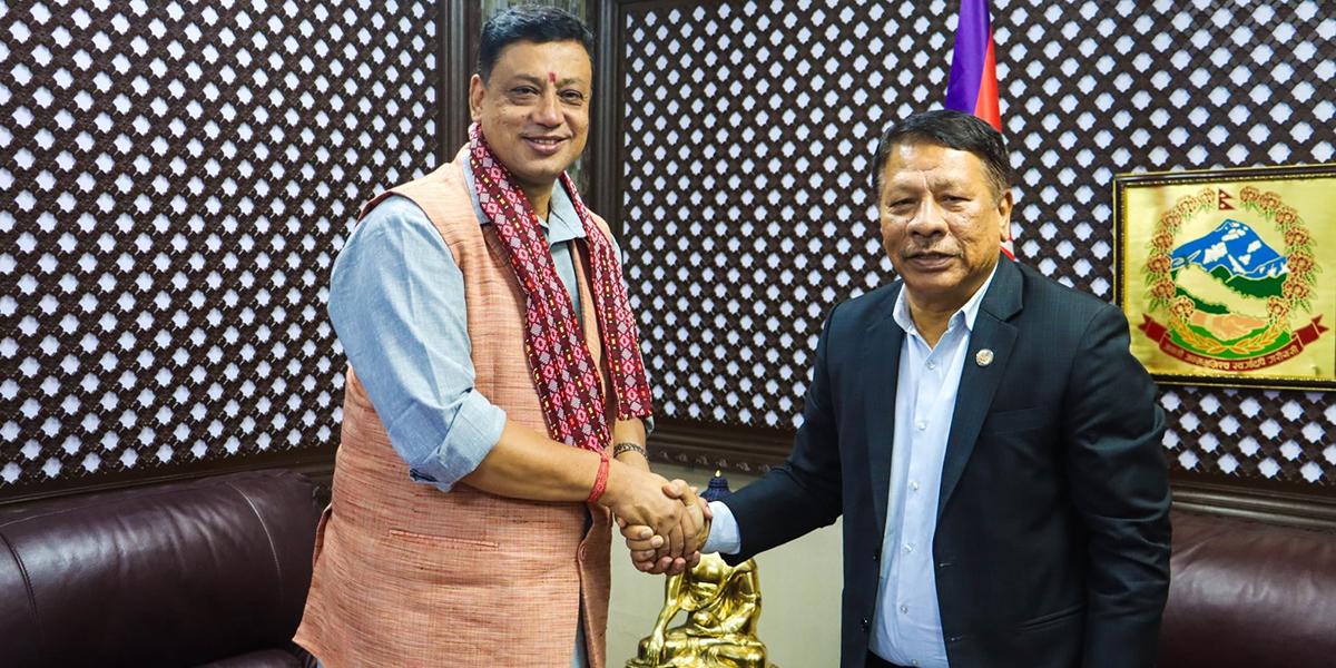 बधाई थाप्न सिंहदरबार पुगे मुख्यमन्त्री बानियाँ