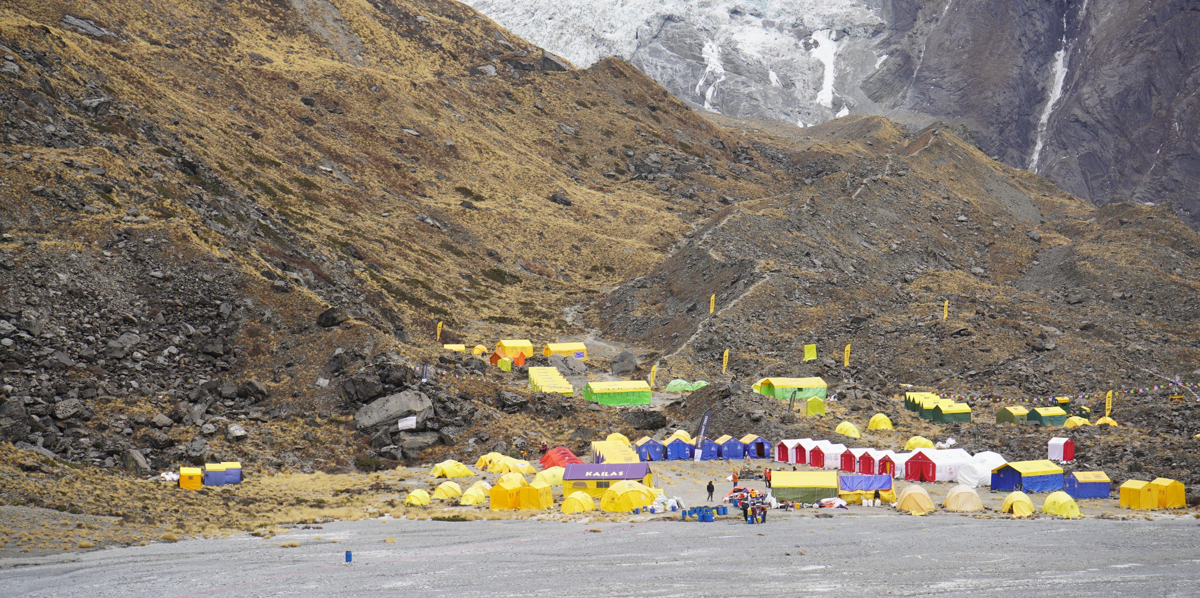 पदमार्गका लागि अन्नपूर्ण आधार शिविरमा पर्यटकको चहलपहल