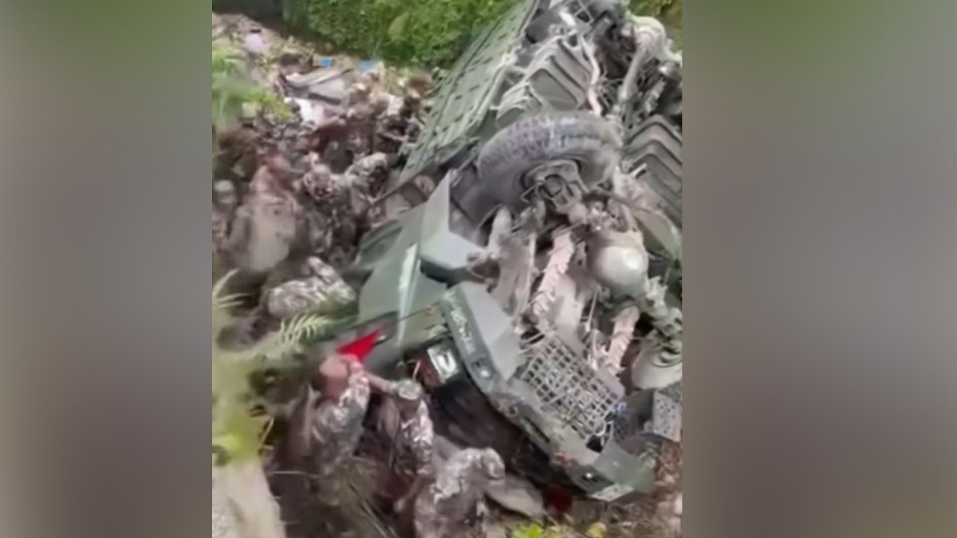 नेपाली सेनाको ट्रक दुर्घटना, १६ जना घाइते