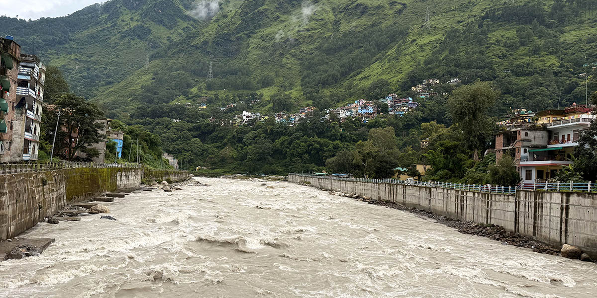 महाकाली नदीमा पानीको बहाव घट्दो : बाढी विस्थापित अझै घर फर्कन सकेनन्