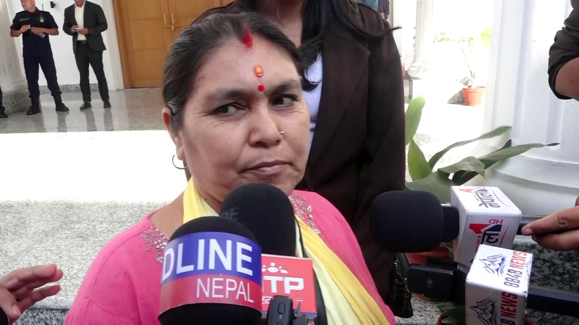 विपिन जोशीका आमा र बहिनीले भेटे प्रधानमन्त्री